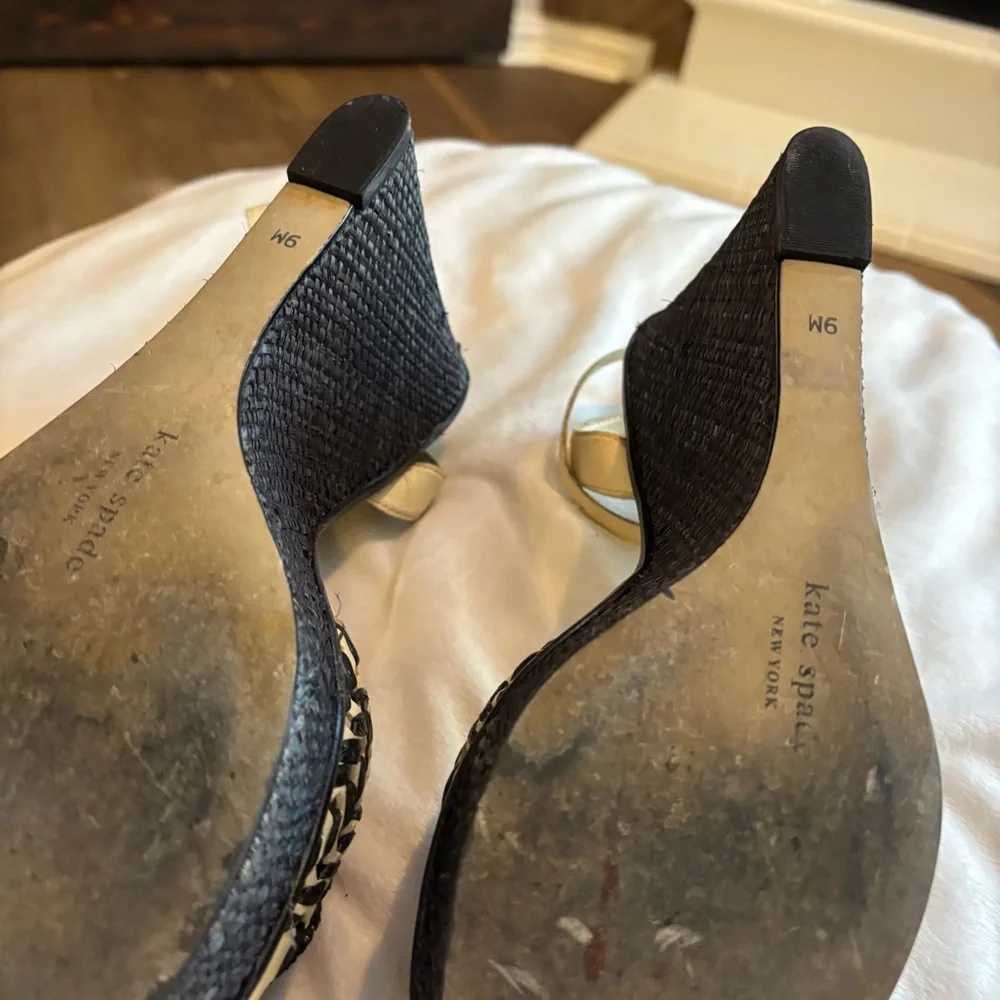 ❗️FINAL❗️Kate Spade Cream and Black Pom Pom Ankle Strap Wedges 9 - Picture 9 of 10